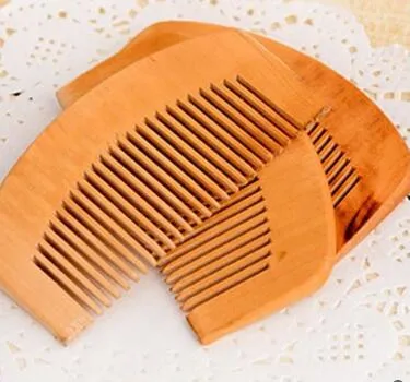 Anpassad Graverad Din Naturliga Persika Trä Fin Comb Beard Comb Pocket Comb 10 * 5cm