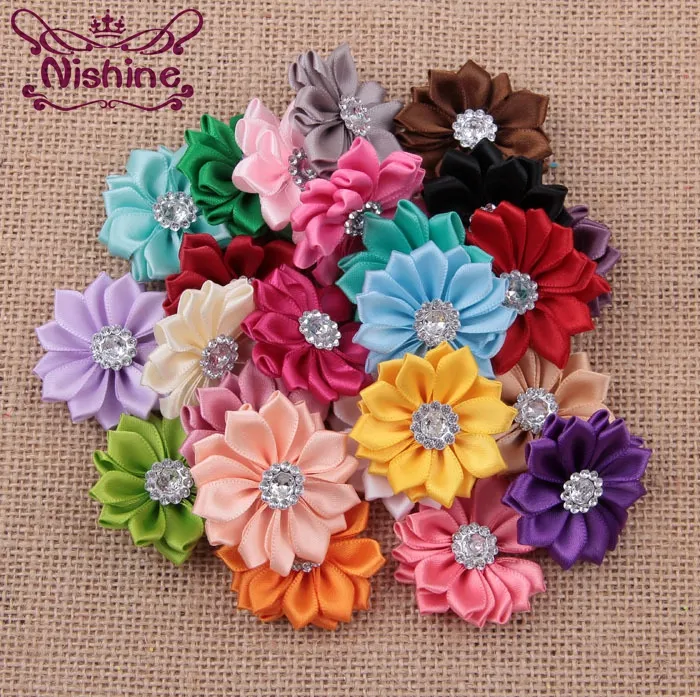 Nishine 120pcs / lot 24 Colors Saten Kurdele Çok katmanlı Çiçek ile Akrilik Düğme Diy Saç Çiçek İçin Kız Giyim Saç Aksesuarları