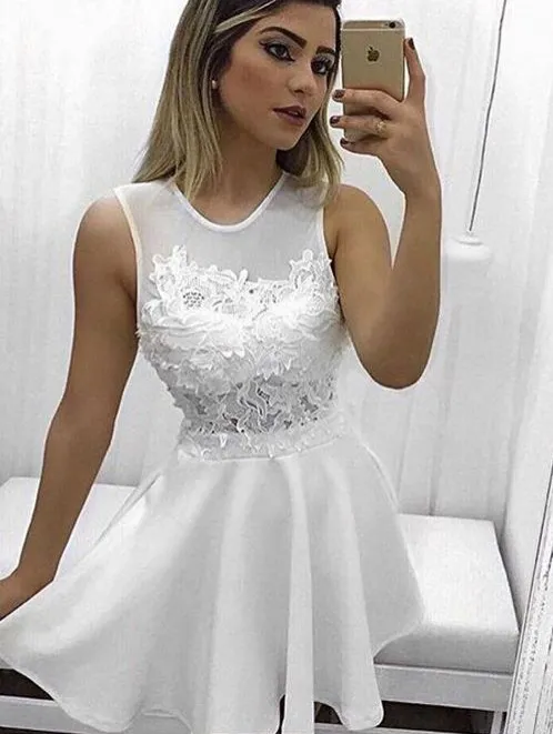 2018 elegant vit spets kort examen prom klänning billig juvel sheer neck applique spets en linje satin ihålig tillbaka designer homecoming party