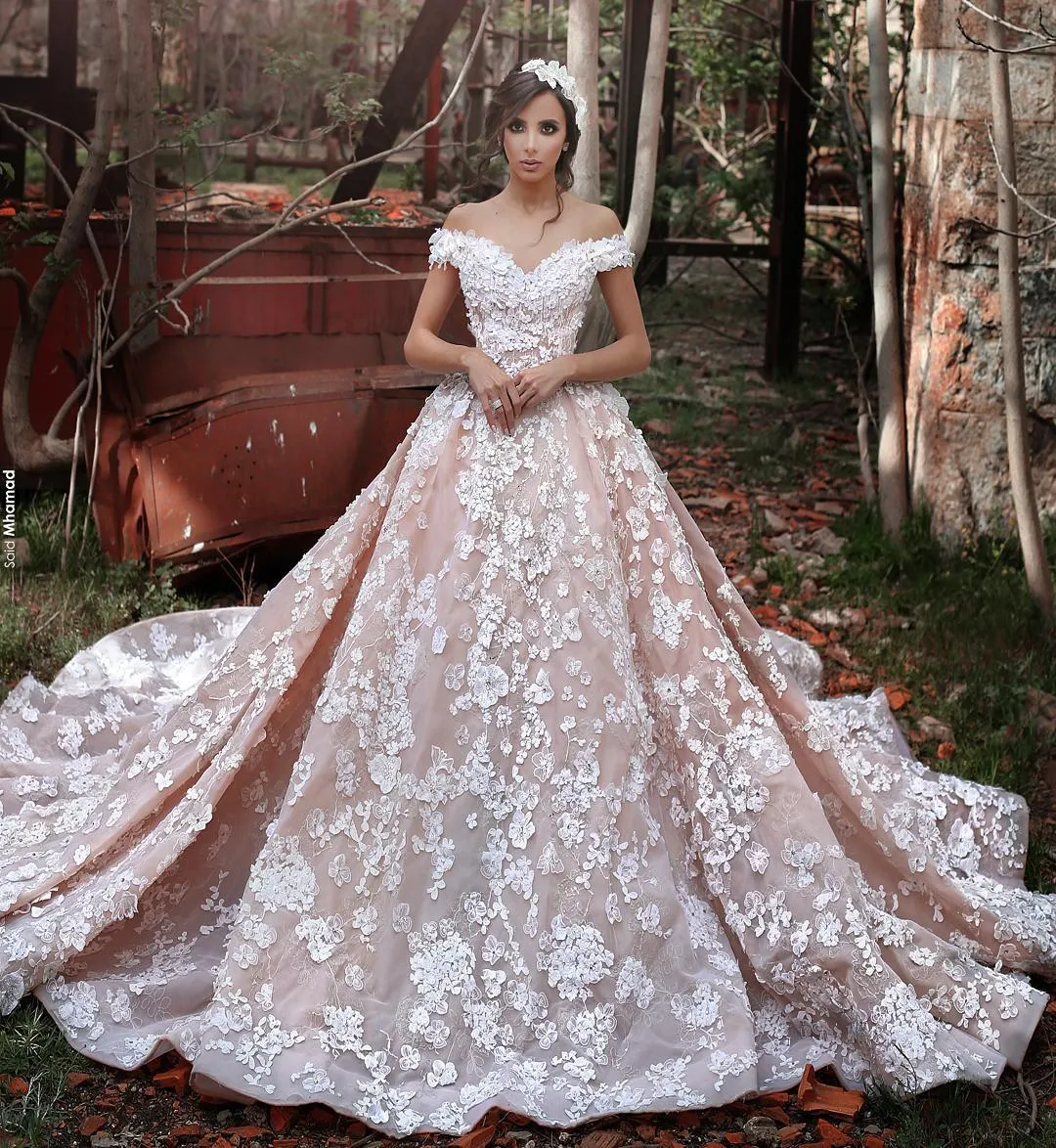 Robes de mariée du pays des merveilles avec des appliques appliqués en 3D