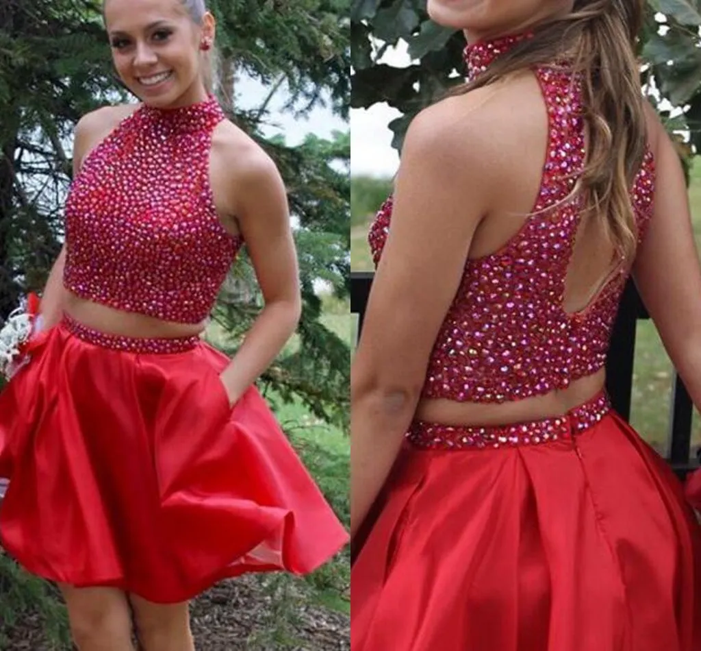 Sparkly Red Two Pieces Curto Vestidos de Baile Alta Neck Keyhole Voltar Cristal Corpete Uma linha de Cetim Festa de Baile Vestidos Formais de Noite Longo