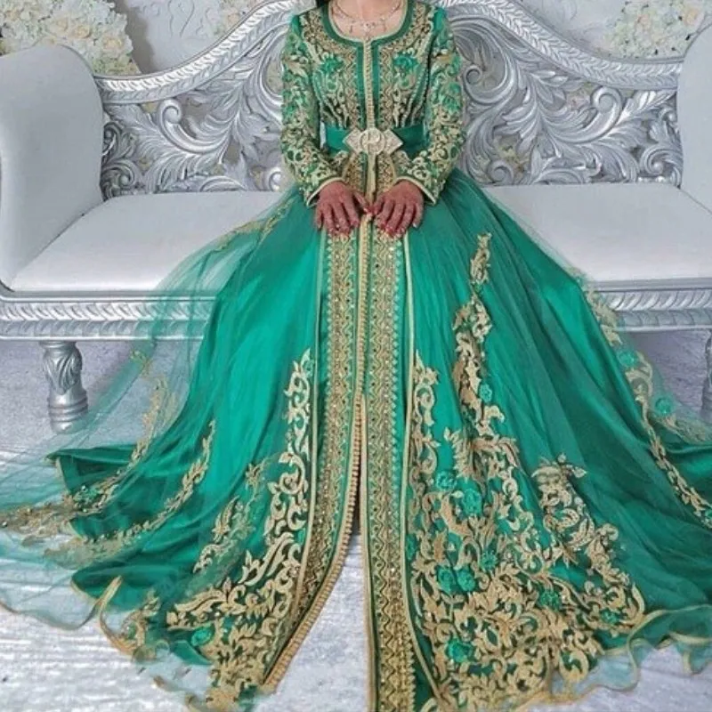 Arabia Muzułmańskie Długie Suknie Złote Koronkowe Aplikacje Z Długim Rękawem Sash Line Party Dress Glamorous Saudi Tulle Suknia Wieczorowa Formalna Nosić