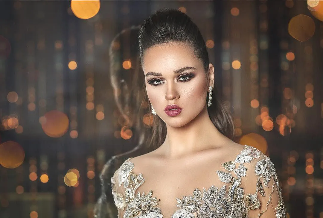 2019 Sheer Neck Champagne Suknia Wieczorowa Aplikacje Tulle Długie Rękawy Formalne Wakacje Wear Prom Party Suknia Custom Made Plus Size