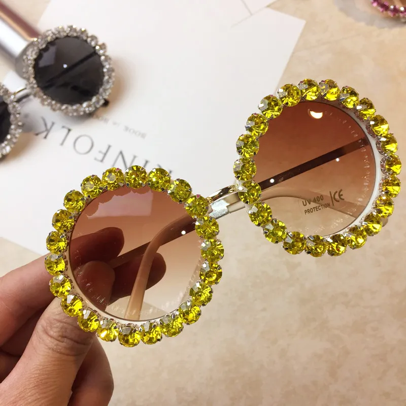 New design Ladies Fashion Luxury Rhinestone Round Model shooting Sunglasses Metal frame Crystal Sunglasses for Summer Beach Decoration