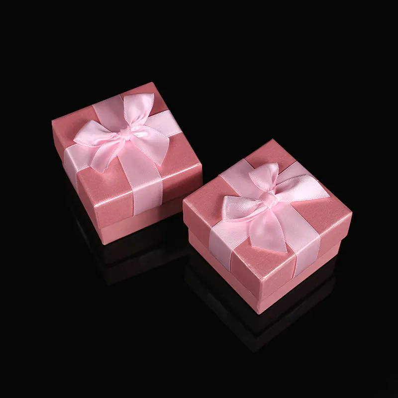 2018 Hot Pink Sky Cover Creative Smycken Box Bow Tie Smycken Box Presentförpackning Tillverkare Partihandel