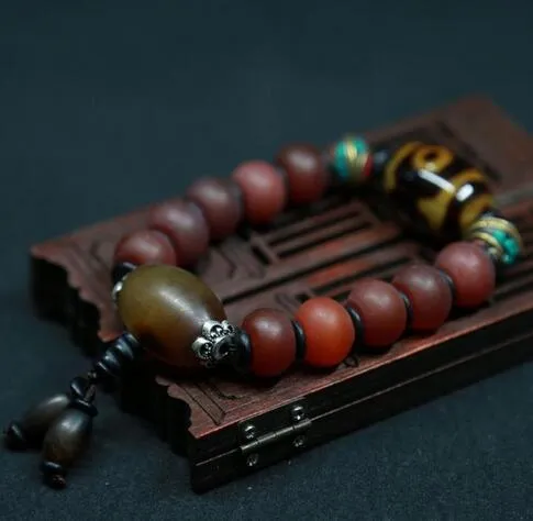 Naturlig gammal röd agat armband dzi agate retro handsträng tibetansk buddha pärlor