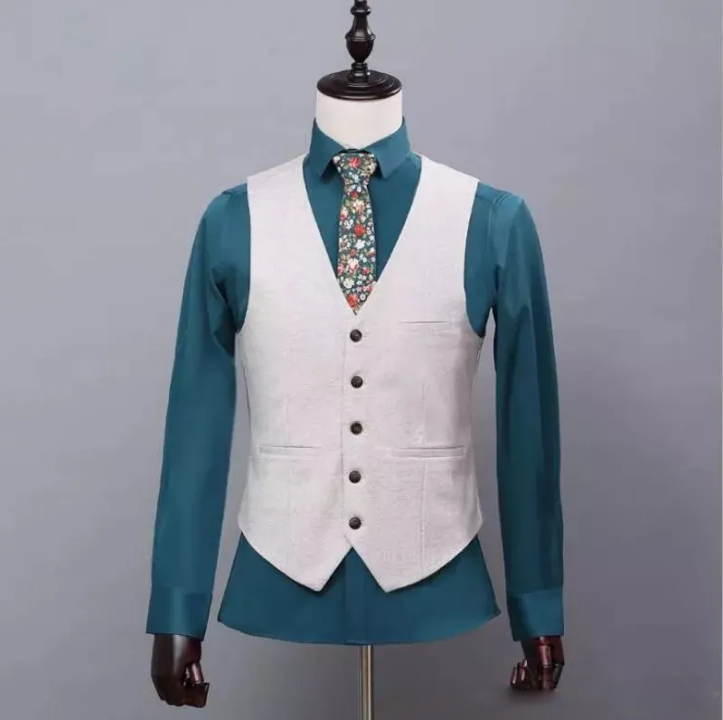 ハンサムなベージュの新郎は男性のジャケットベストとズボンのためのウェディングタキシードスリムフィットスーツの3つの部分フォーマルスーツのためのスーツを