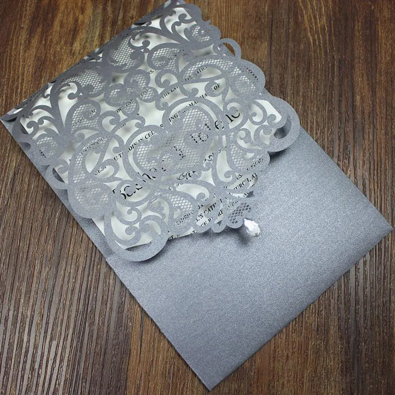 دعوات الزفاف الكريستالية البلد الدعوات الفضية رمادي زفاف المشاركة زهرة ليزر قطع تصميم مخصص متعدد الألوان 9833202