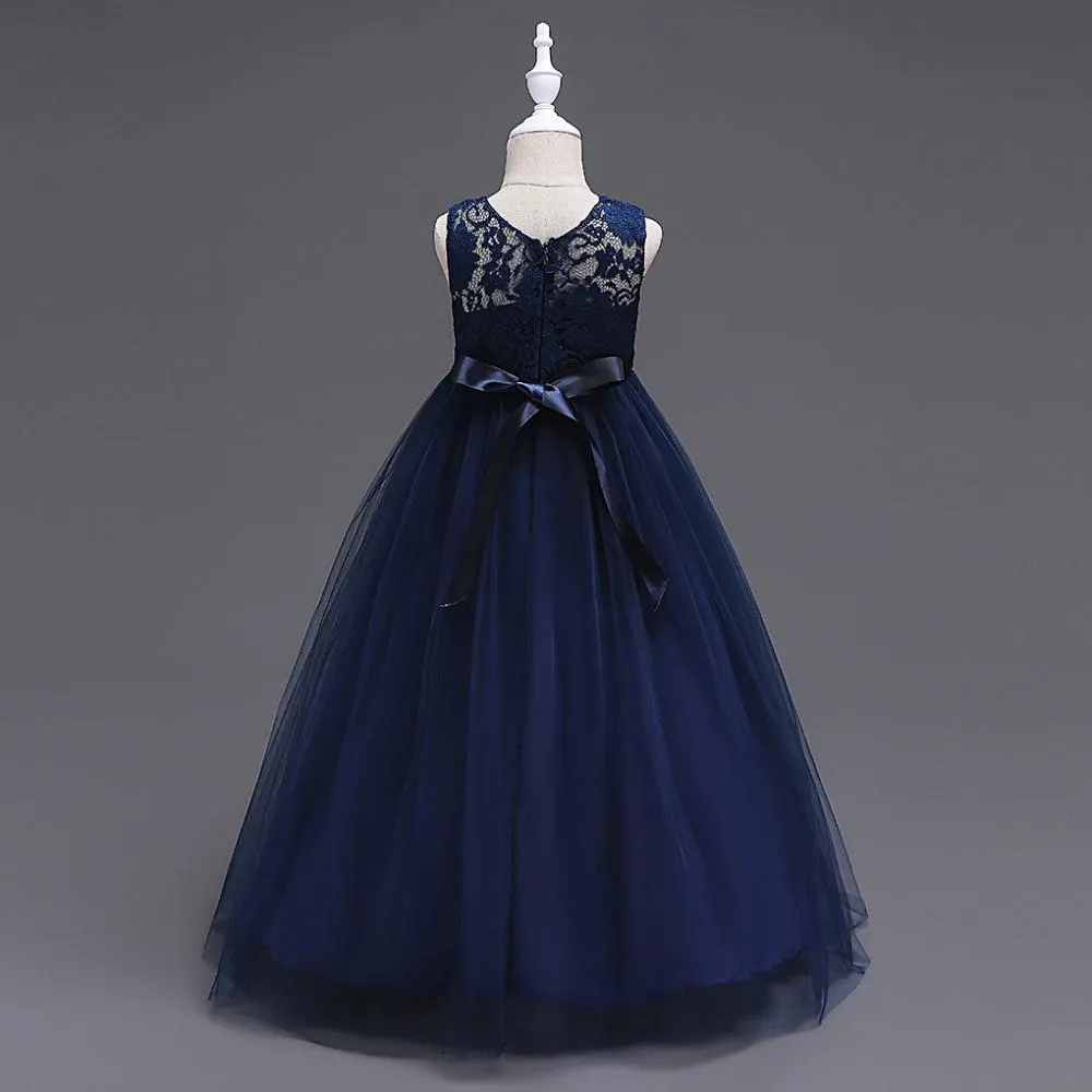 Mignon Bleu Marine Tulle Une Ligne Sash Longues Robes De Filles De Fleur Ras Du Cou Sans Manches En Dentelle Top Fête D'anniversaire Petites Robes De Fille 3053