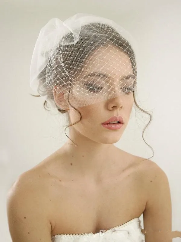 Elegant Short Wedding Veil Headpiece - Chic Bridal Hair  display picture 3
