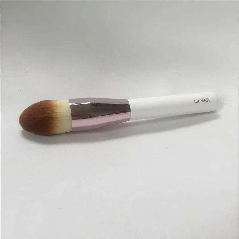 Lamer Powder Brush Foundation Brush Högkvalitativ mjuk hår ansikte Bronzer Contour Brush Beauty Makeup Brushes Blender3297128