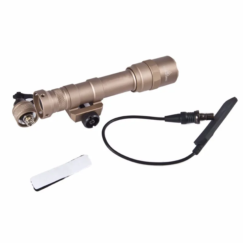 M600C Tactical Scout Light Rifle Pleash Lampy LED HUNTING Spotlight constante et sortie momentanée avec commutateur de queue4095067