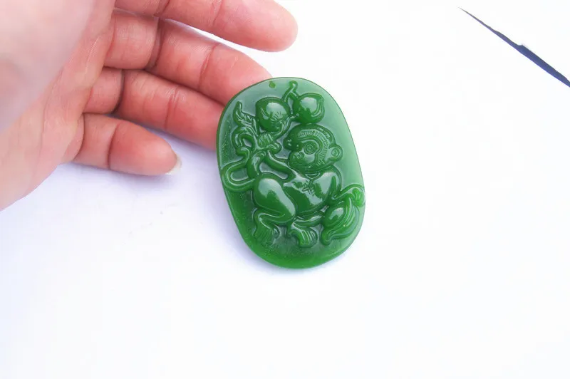 Free delivery - beautiful outer Mongolia emerald monkey eats flat peach amulet. Hand-carved oval necklace pendant.