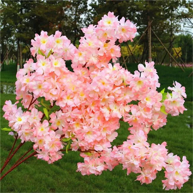Cascata finta Fiore di ciliegio Ramo di fiori Begonia Sakura Stelo di albero con foglia verde 108 cm fiori decorativi artificiali