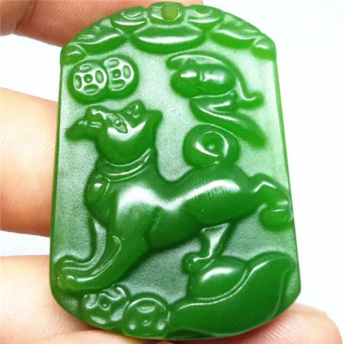 天然グリーンジェイドペンダントネックレス犬中国の黄道帯アムレのラッキーペンダントコレクション夏の飾り天然石の手彫り