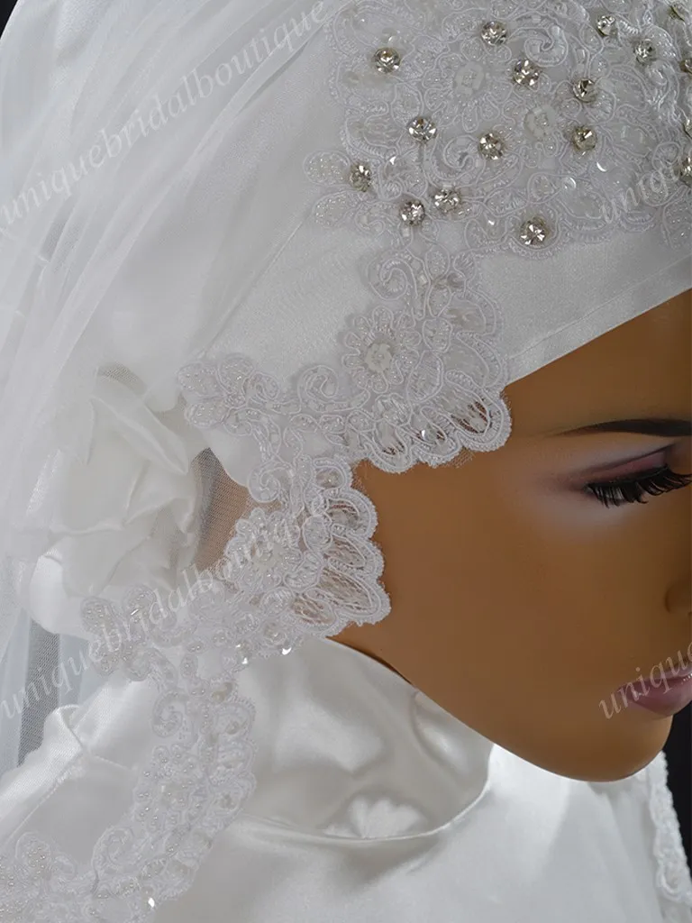 Véus de casamento muçulmano de luxo 2019 com borda aplicada de renda e cristais uma camada de tule comprimento do cotovelo hijab nupcial feito sob encomenda na Arábia Saudita