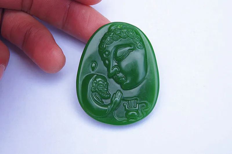 Free delivery - the beautiful outer Mongolia emerald is dedicated to the Buddha amulet. Hand-carved necklace pendant.