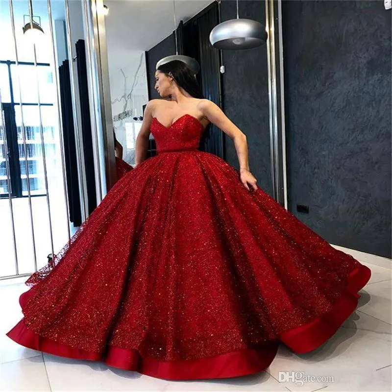 Red Ball Gown Sequined Prom Klänningar Sweetheart Backless Puffy Skirt Evening Party Kjol Ruffles Satin Celebrity Gowns