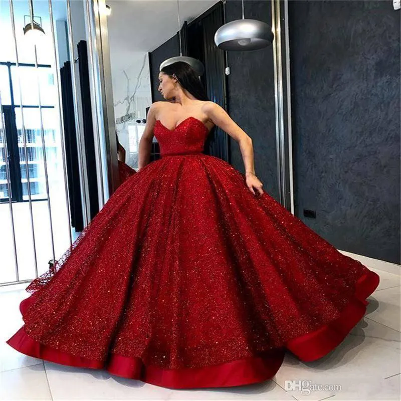 Rotes Ballkleid mit Pailletten und Herzausschnitt, rückenfrei, Puffrock, Abendpartyrock, Rüschen, Satin, Promi-Kleider