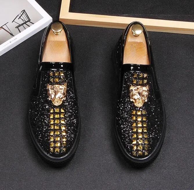 2021 New style Italian Men loafers Slippers Smoking Slip-on Shoes Luxury Party Wedding Black Dress Shoes Men`s Flats 921