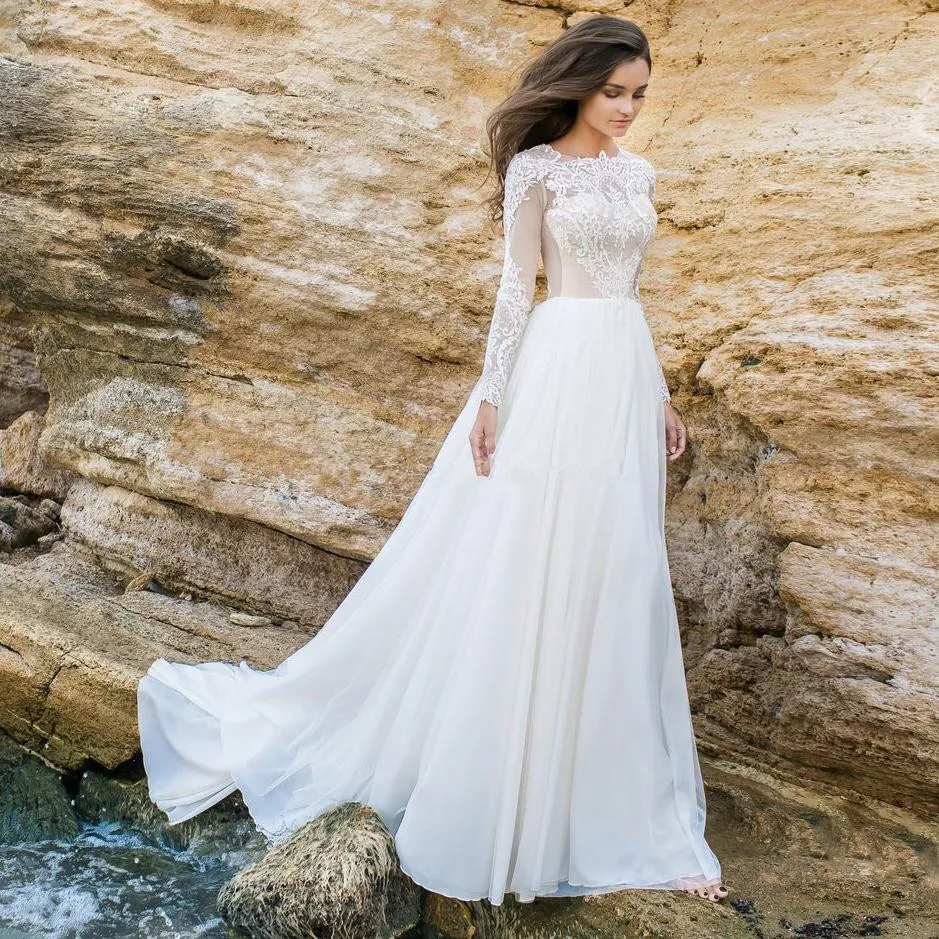 2020 Beach Bohemian Country A Line Abiti da sposa Illusion maniche lunghe Applicazioni in pizzo Maniche lunghe Bottone posteriore Sweep Train Abiti da sposa