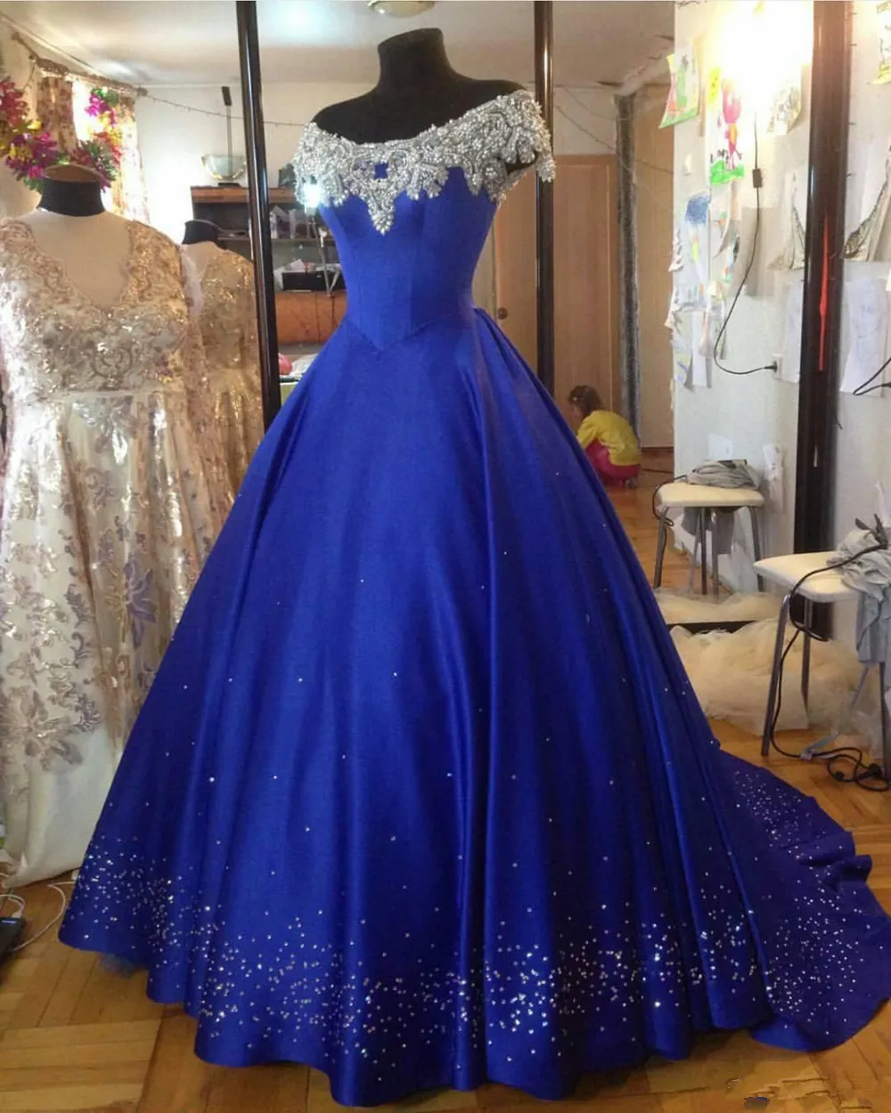 2018 Abito da ballo blu royal sexy Abito quinceanera Abito da spettacolo in raso arruffato con lacci Abito da ballo sexy 16