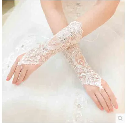 قفازات الزفاف الدانتيل حساسة 2018 الترتر والخرز قفازات الزفاف الأبيض جودة عالية أصابع