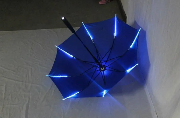 Nouveau 8 Rib Light up Blade Runner Style Changeant de Couleur LED Parapluie avec Lampe de Poche Poignée Transparente Droite Parapluie Parasol SN1055