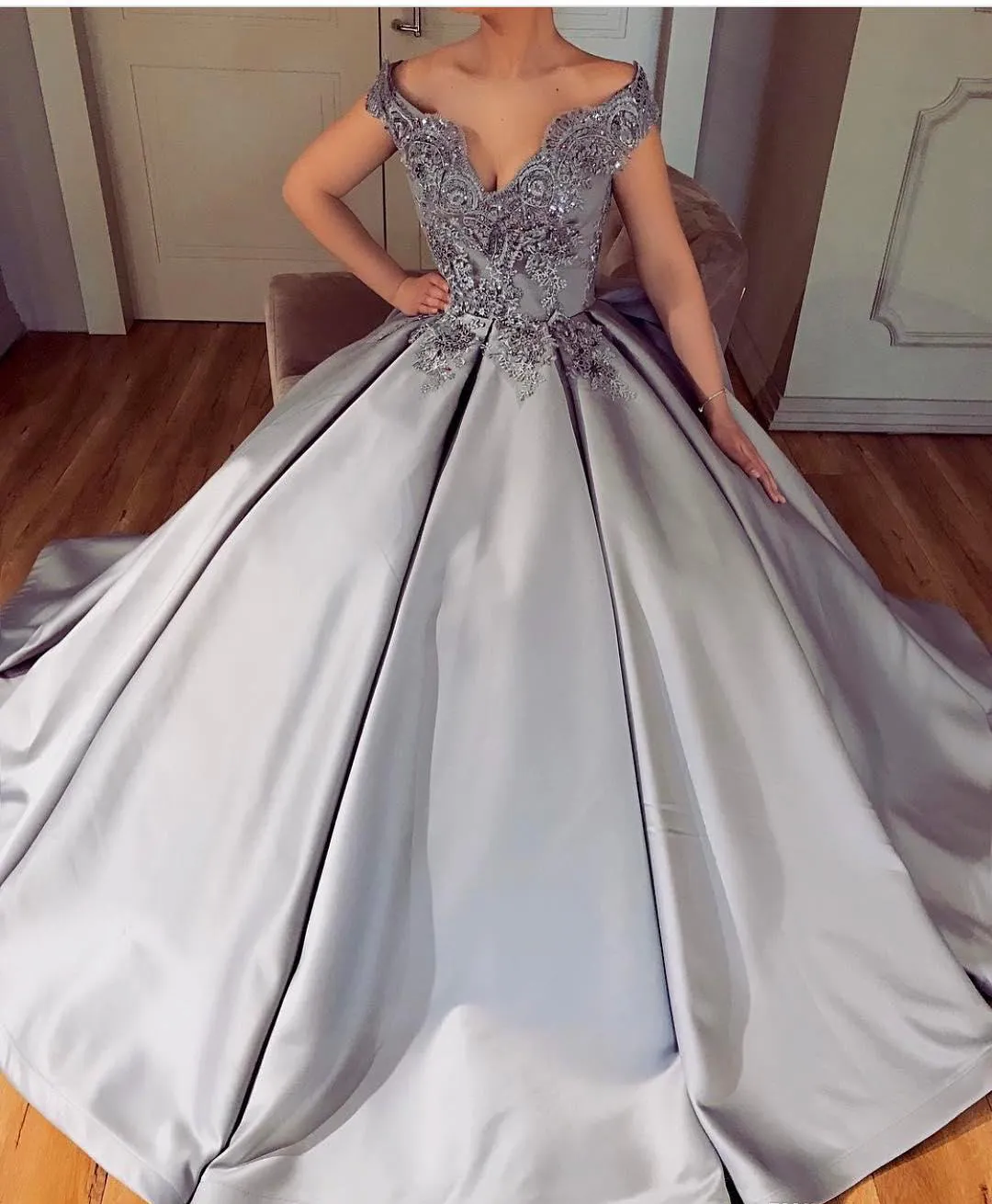 2019 Sexy Robe De Bal Arabe Col En V Dentelle Appliques Longues Vacances Formelles Porter Graduation Soirée Robe De Soirée Sur Mesure Plus La Taille