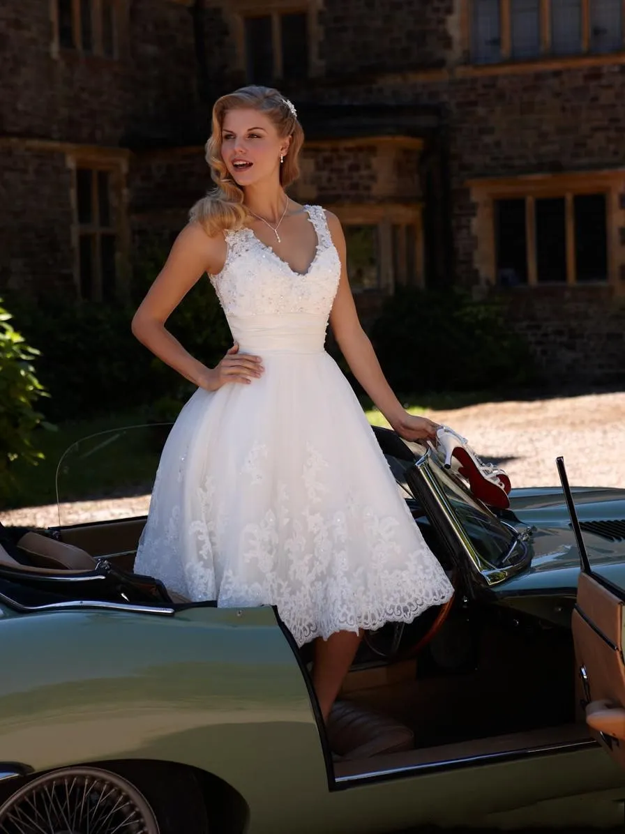 HY4039 Vintage Tea Length Wedding Dresses V Neck... From Werbowy, $118.75 |  DHgate.Com