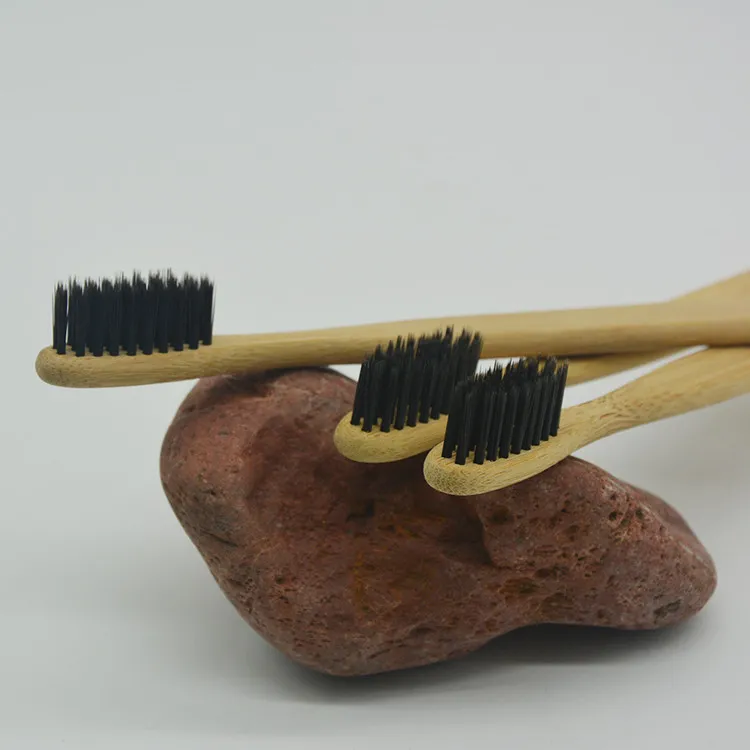 Brosse à dents en bois écologique de brosse à dents en bois de bambou doux Poignée en bois à faible teneur en carbone qui respecte l'environnement pour l'hygiène orale d'adultes