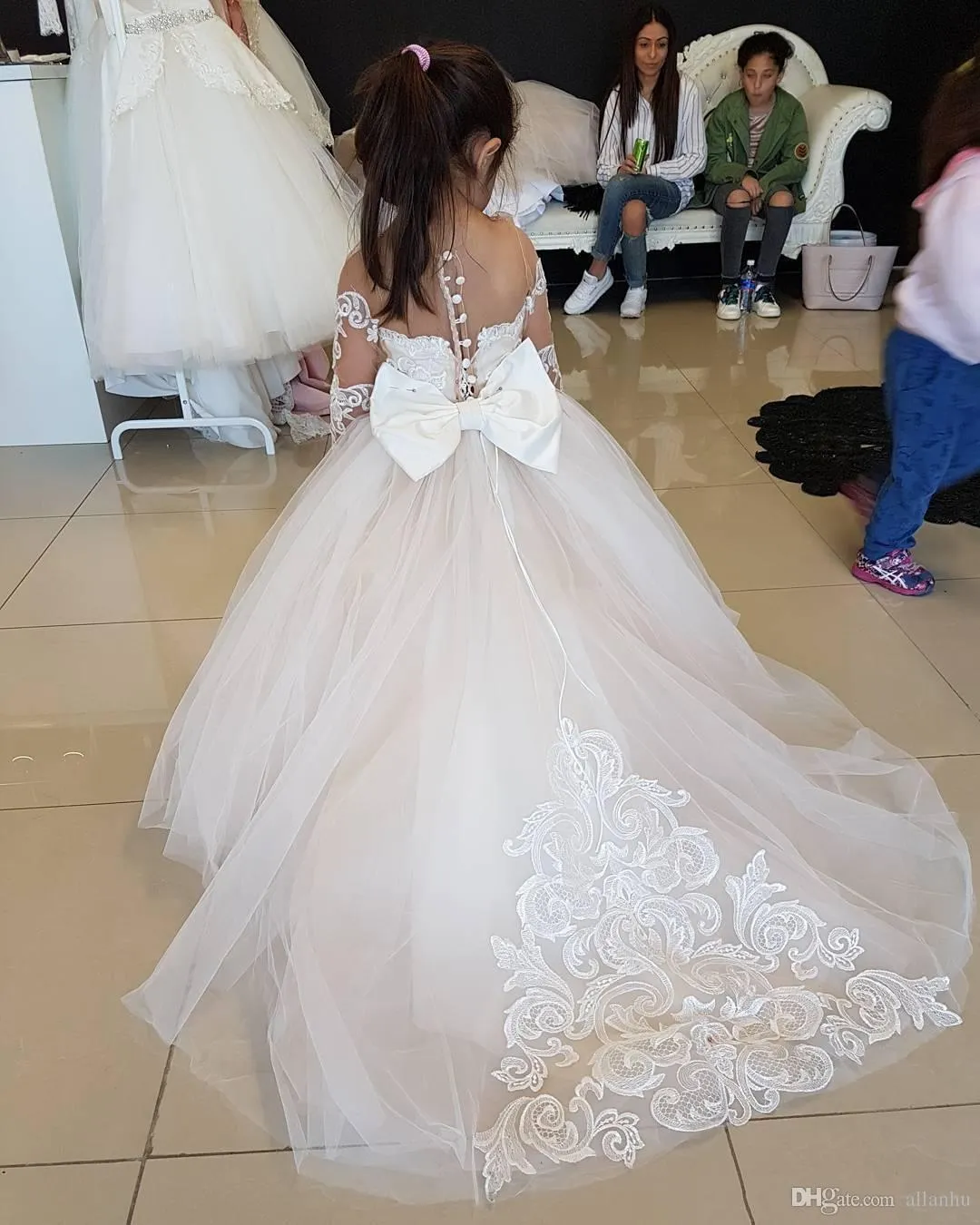 Flower Girls Dresses Sheer Jewel Neck Floor Length Long Illusion Sleeves Lace Applique Tulle Girl Pageant Gowns Birthday Dresses240G