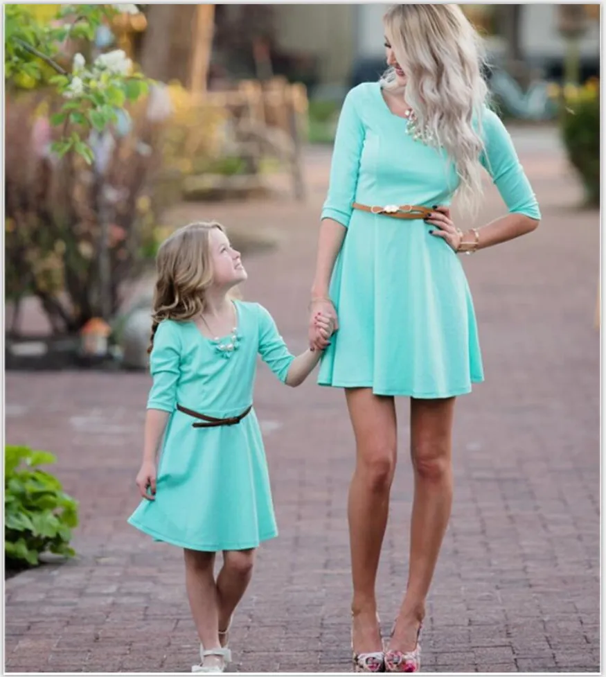 Mama und ich Kleid Familie passende Kleidung Mutter und Tochter Kleider Familienlook Halbarm Blumendruck Tutu Kleider Outfits 2Styles