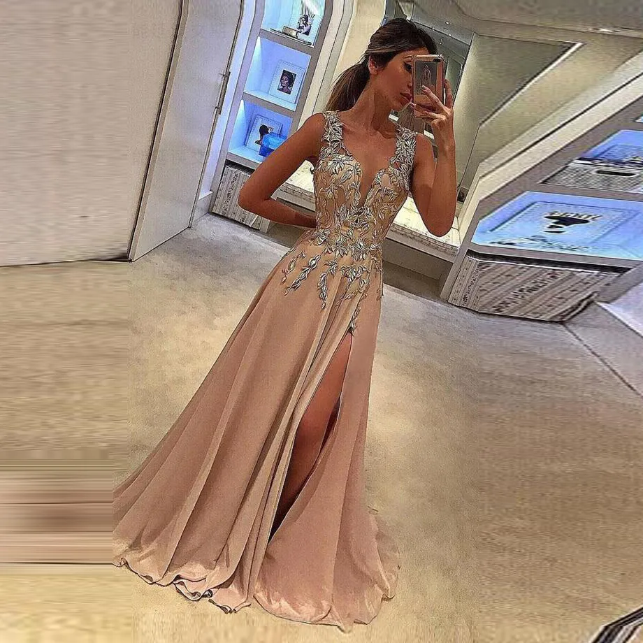 Sexy Champagne Prom Dresses Sexy Diepe V-hals Vestido Formatura Lange Avondjurk Slit Mouwloze Appliques