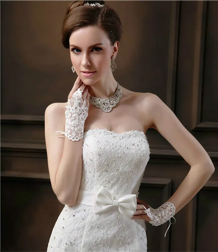 Hot 100% Real Crystal Nouvelle Arrivée Pas Cher En Stock Dentelle Appliques Perles Fingerless Poignet Longueur Avec Ruban Gants De Mariée Accessoires De Mariage