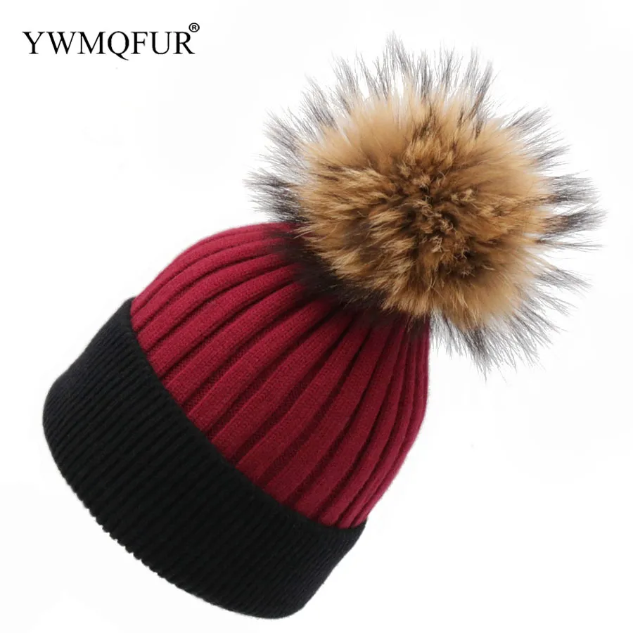 Invierno Mujeres sombreros Gorra de punto con pelota de mapache Novelty Female Patchwork Skullies Gories Caps 2018 Nueva llegada YWMQFUR