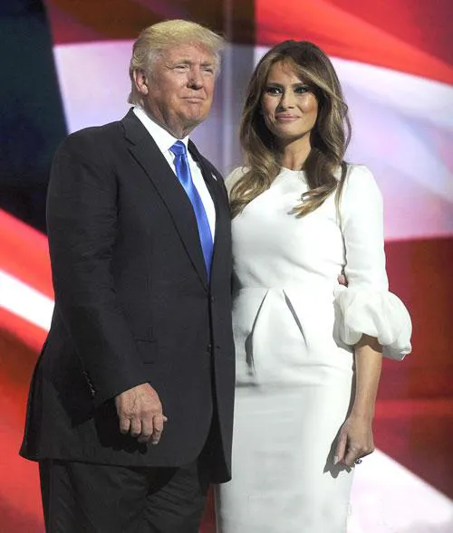 Nowe suknie na przyjęcie gwiazd Melania Trump małe białe sukienki płaszcza dekolt w szpic plisowane z rękawami typu balon suknie na wieczorny bal