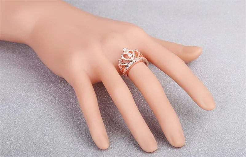 2017 Nieuwe Mode-sieraden Crwon Wedding Band Ringen voor Dames Dionique CZ Rose Gold Gevuld Vrouwelijke Engagement Party Ring