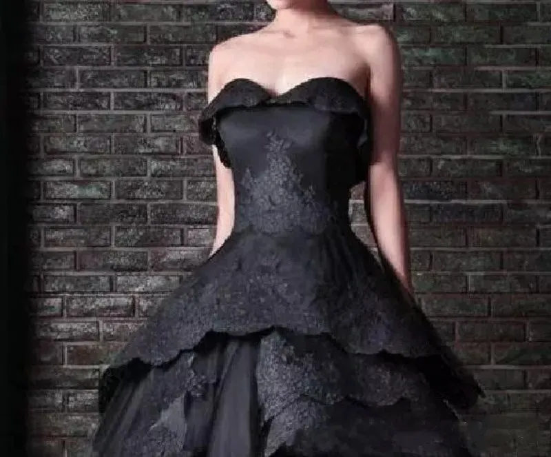 Estilo gótico Negro Sexy Sexy Prom Vestidos Vintage Lace Applique Sweetheart Skirt Tiered Vestido de noche Vestido formal Hecho 22625975