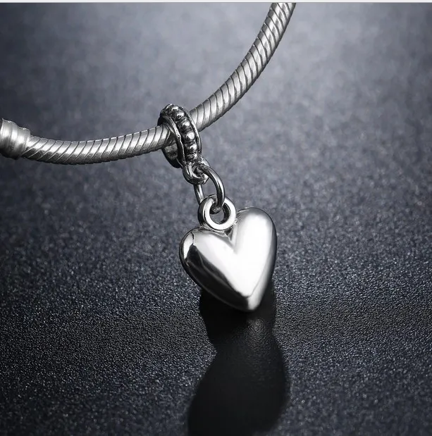 Подходит для браслетов Pandora 30 шт.. Гладкая подвеска в виде сердца. Серебряные подвески.