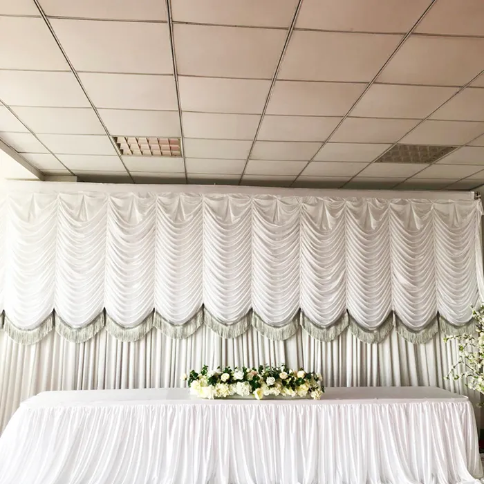 Yeni moda romantik düğün dalgalı yağma perdesi ile gümüş püsküllü sadece düğün partisi etkinliği dekorasyonu
