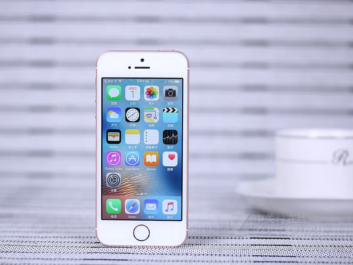 Original Unlocked Apple IPhone SE 4.0 Inch 16/64 GB ROM 2GB