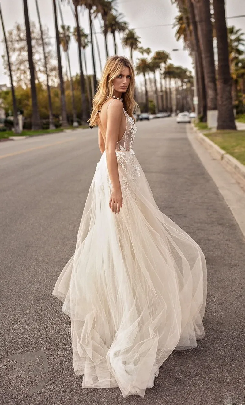 Muse By Berta 2020 Mermaid Suknie ślubne Szaty De Mariée Tanie suknie ślubne V Neck Backless Plus Size Beach Country Wedding Dress