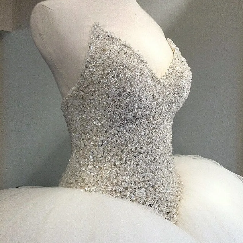 Abiti da sposa stile M soffici alla moda Perline di cristallo scintillanti Scollo a V senza maniche Abito da ballo in tulle Abiti da sposa Abiti da sposa sexy dell'Arabia Saudita