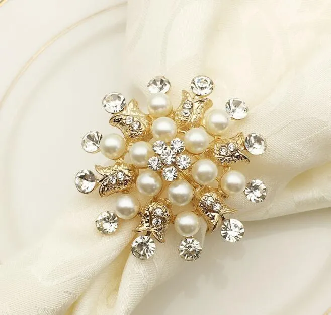 Luxury Pearl Diamond Servett Ringar Hotell Bröllop Tillbehör Servett Ring Guldpläterad Diamant Pearl Servett Buckle Desktop Decoration