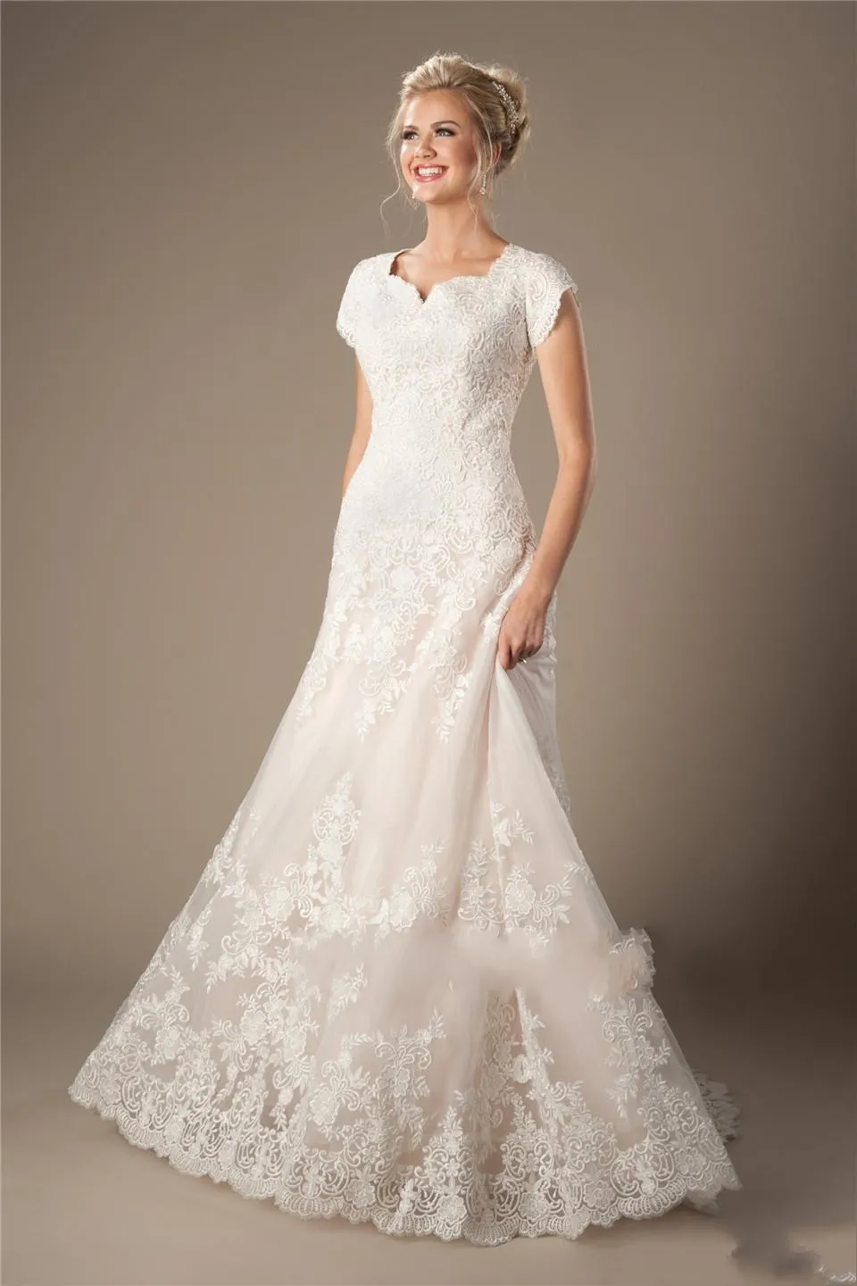 Abiti da sposa modesti principessa con applicazioni in pizzo vintage champagne con maniche ad aletta Abiti da sposa di lusso Abiti da sposa lds di alta qualità