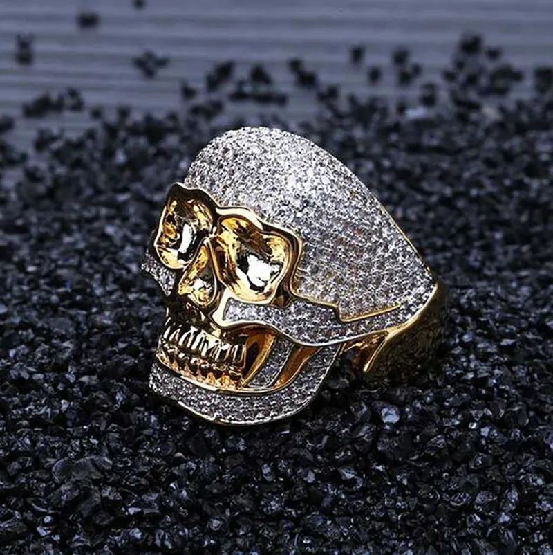 Hommes 18 carats plaqué or jaune crâne personnalisé pavé d'or CZ Bling Bling bague diamants simulés complets Micro Pave Set pierres anneaux Hip Hop