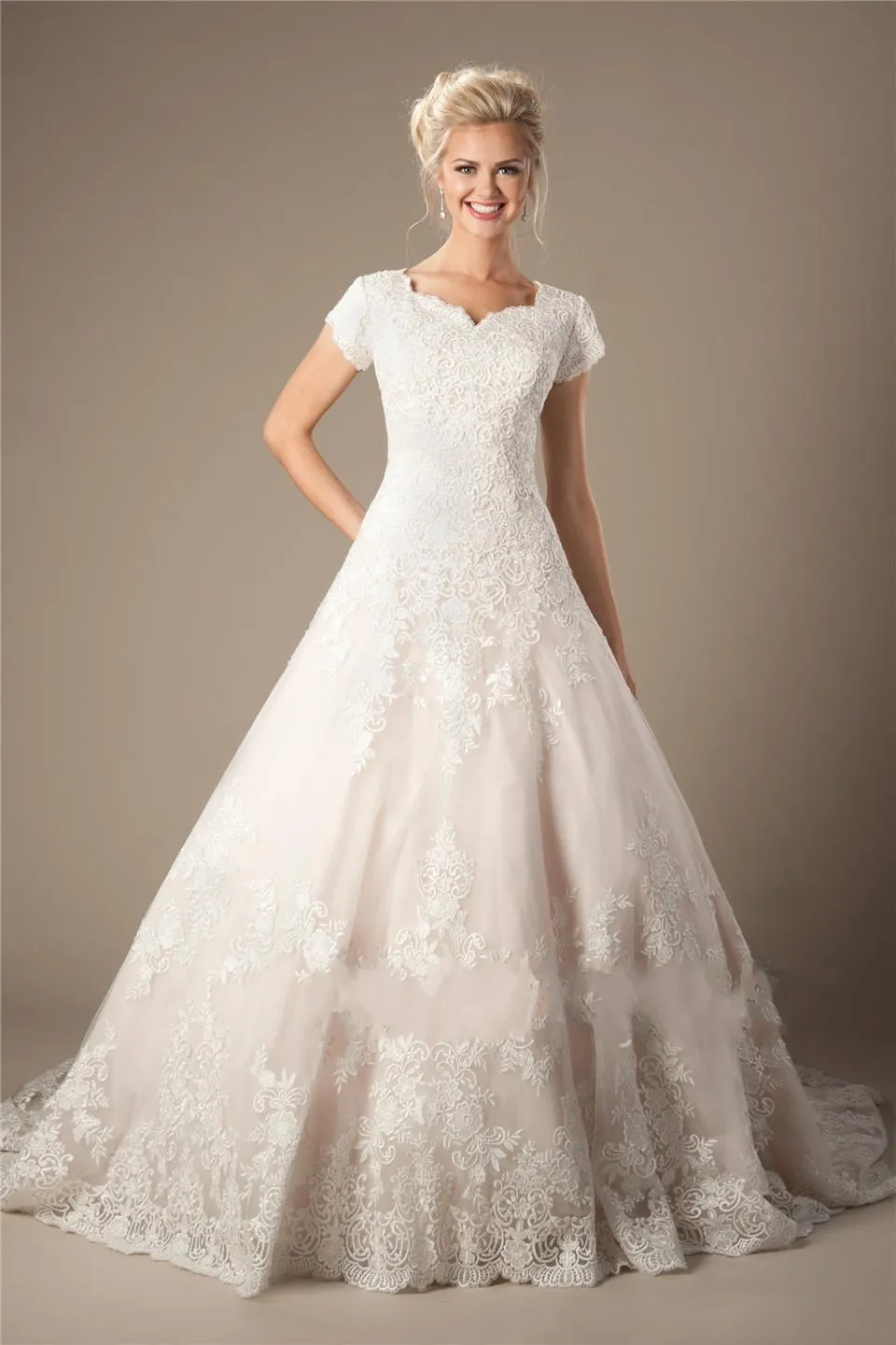 Abiti da sposa modesti principessa con applicazioni in pizzo vintage champagne con maniche ad aletta Abiti da sposa di lusso Abiti da sposa lds di alta qualità