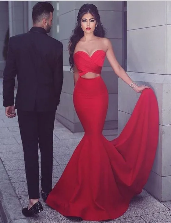 2018 Diseñador único Sirena roja Noche Vestidos de baile Barato Cariño Satén Plisado Hasta el suelo Vestido largo formal para niñas Nuevo