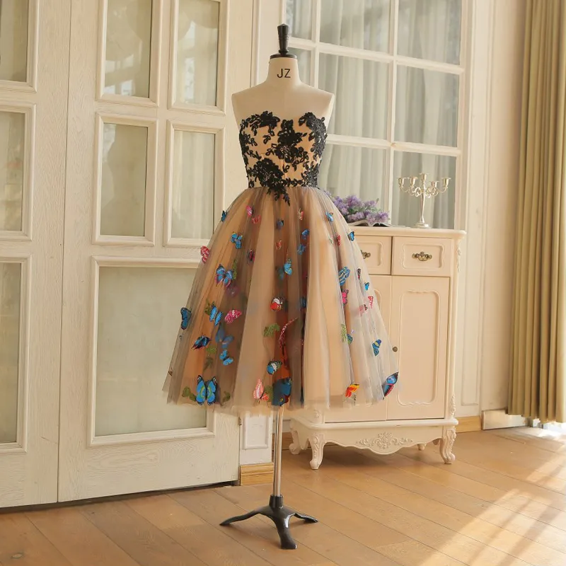 Prawdziwe obrazy Długość kolana Prom sukienki Kolorowe motyl Sweetheart Koronki Aplikacje Cocktail Party Dress